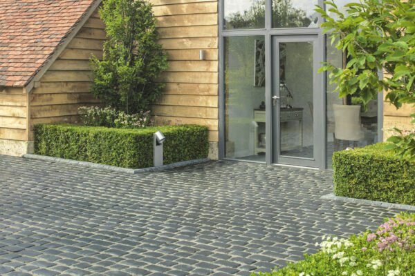 Courtstones_natural_ belgianblue_03 Courtstones_natural_ belgianblue_03